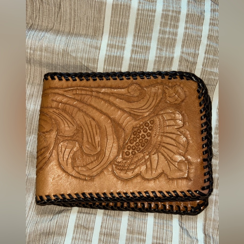Vintage Tooled Tan Leather Wallet Bi-fold Billfold Tan Brown Floral Leaf Design